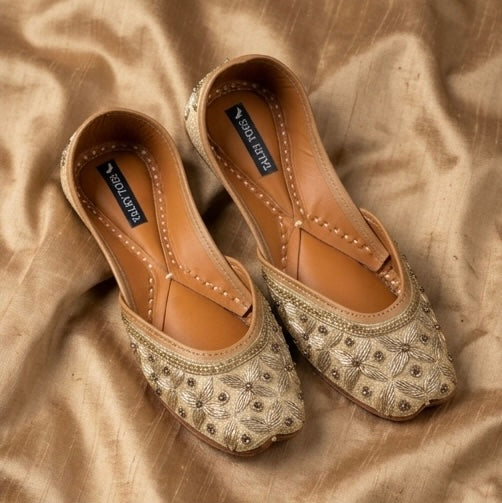 Women's handmade jutti