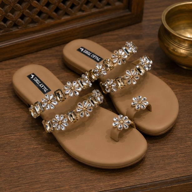 Elara toe ring studded flats