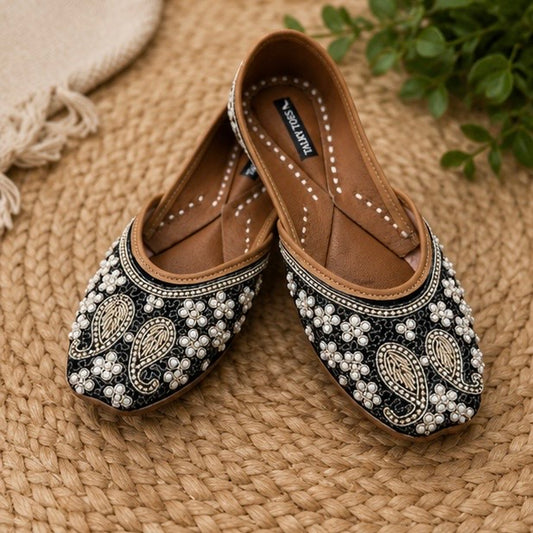 Hand-Embroidered Leather Jutti